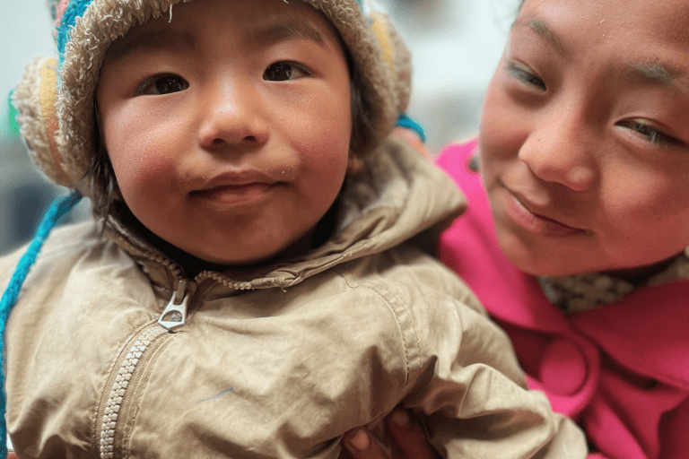 Pirti y su primo, Jomsom, Nepal 2023