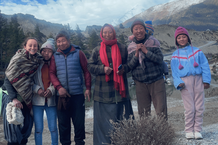 Foto con la familia de Pirti en el lago de Jomsom